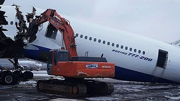 Бульдозер разорвал на части самолет «Трансаэро» в Домодедово: видео