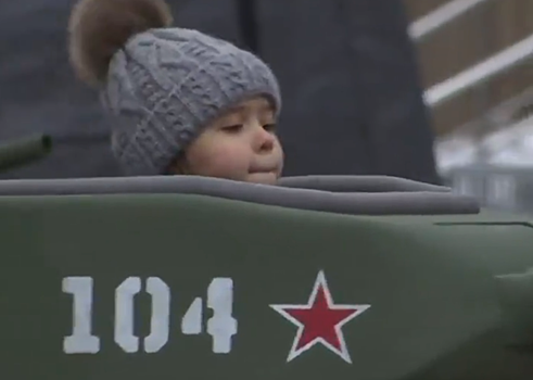 Езда москвичей на мини-танках в Сокольниках привлекла внимание в США