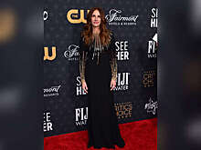 Робертс в платье Schiaparelli появилась на Critics Choice Awards