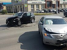 В Сургуте водитель Mercedes устроил тройное ДТП и скрылся