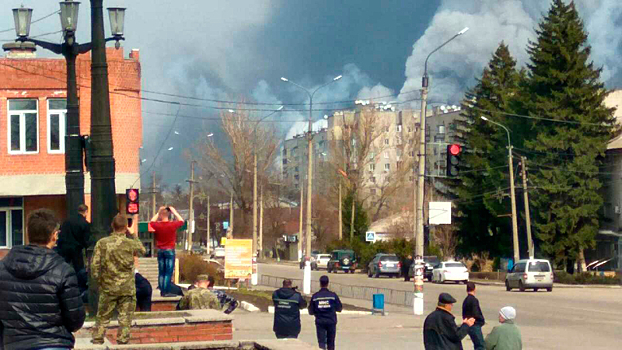 В Балаклее на военном складе продолжаются взрывы