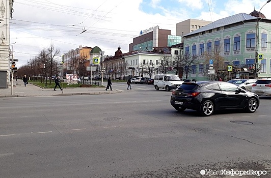 Дорожный хаос: в центре Екатеринбурга погасли светофоры