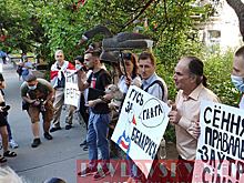 К белорусскому посольству в Киеве принесли гусей и потребовали ухода Лукашенко