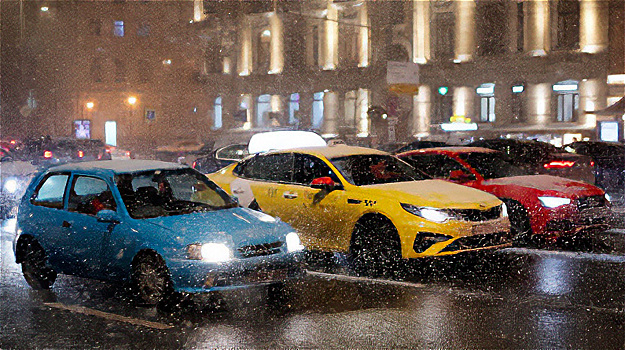 Московские таксисты все чаще отменяют заказы на дальние поездки и в центр города