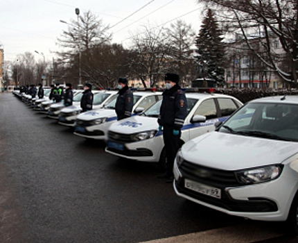 Тверским полицейским вручили новые автомобили