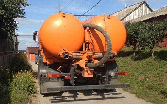 В Рязани 13-летний подросток на скутере врезался в ассенизатор