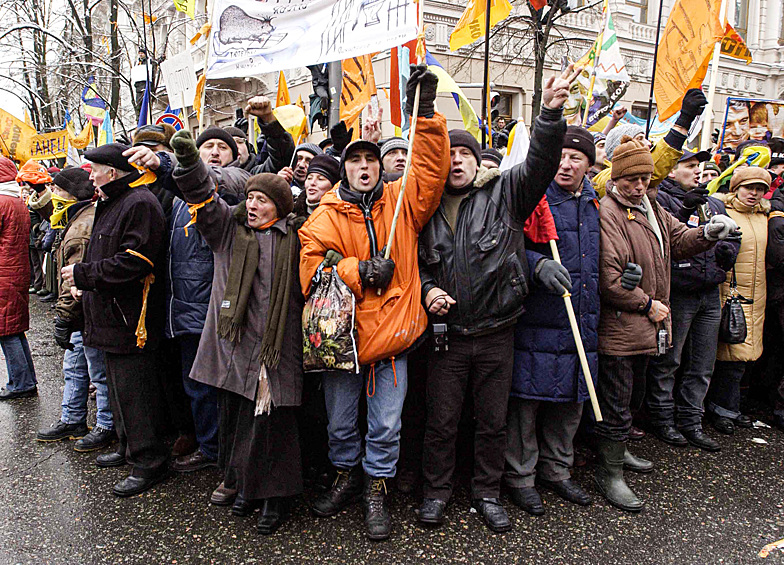 Митинг сторонников лидера оппозиции Виктора Ющенко у здания Верховной Рады Украины