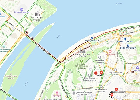 Серьезные пробки образовались на Канавинском мосту из-за ДТП