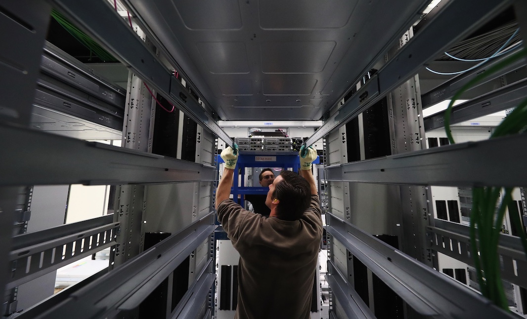 NYT: рост числа дата-центров для ИИ вызвал перебои со светом и водой