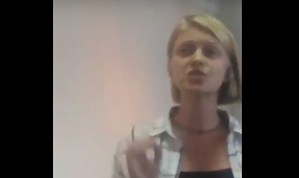 «Положи микрофон и не позорься»: Леся Рябцева обматерила омского рекламщика во время его выступления