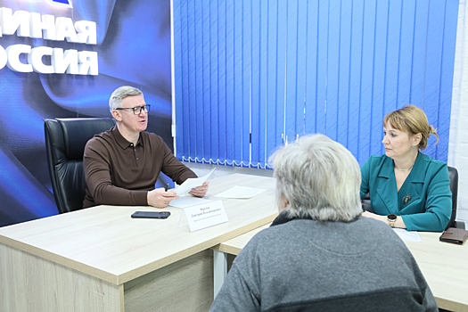 Спикер облдумы Дмитрий Фролов взял на контроль обращения курганцев по благоустройству двора и ремонту водопроводных сетей