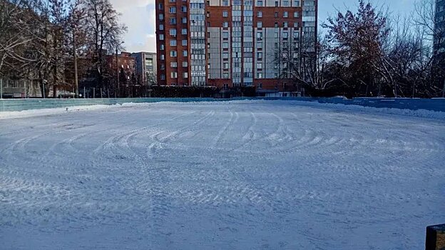 В Пензе готовят хоккейные коробки к каникулам