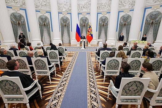 Путин послал Трампу «исторический сигнал» по Украине с церемонии в Кремле