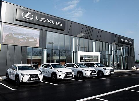 Lexus полностью возобновил работу в России