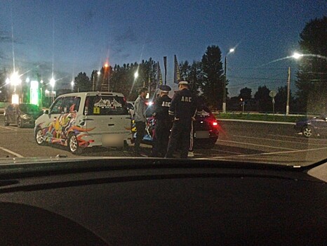 В Твери сотрудники ГИБДД будут ловить тонированные и авто со шторками