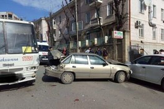 В Кисловодске в ДТП с пассажирским автобусом пострадали три человека
