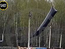 Метеозонд со взрывчаткой зацепился за столб в российском селе и попал на видео