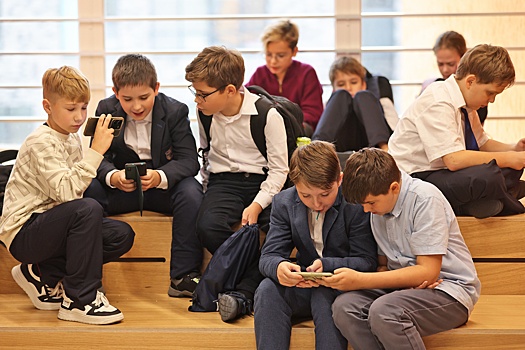 Невролог Смирнова: Неправильная осанка у подростка может привести к алопеции