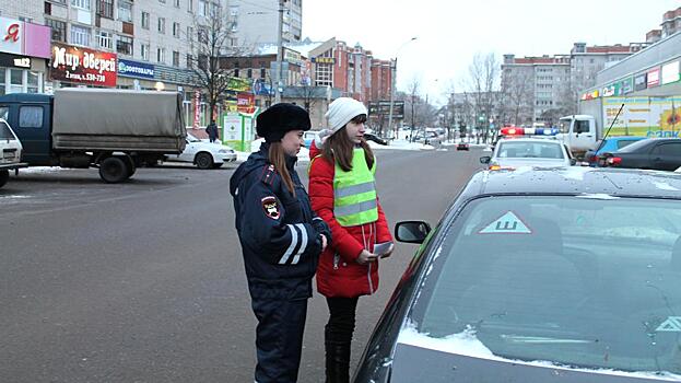 Юные инспекторы дорожного движения патрулируют улицы Вологды
