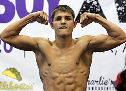 Константин Пономарев проведет бой за право встретиться с Эрролом Спенсом