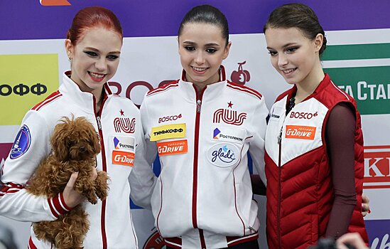 Валиева, Щербакова и Трусова без комментариев прошли через микст-зону после тренировки на Олимпиаде-2022