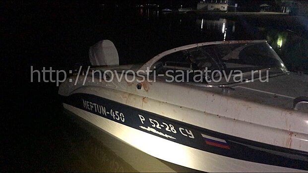 Под Саратовом трое пьяных мужчин пострадали в столкновении катера с трубой