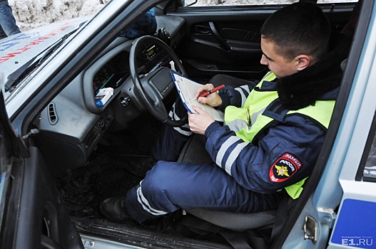 Суд в Екатеринбурге арестовал трёх водителей за тонировку