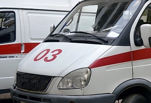 В Омске водитель Toyota Land Cruiser протаранил автомобиль с детьми