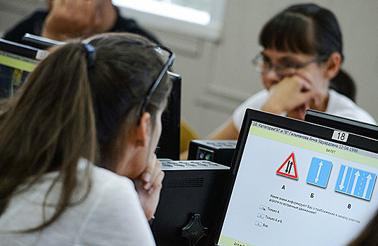 Водителям автобусов и грузовиков хотят ужесточить правила получения прав