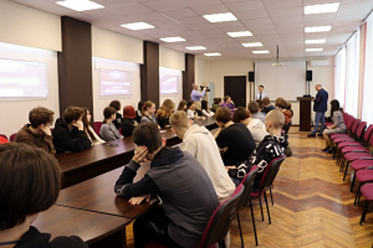 В Новгородской области сотрудники полиции и общественники проводят серию встреч со студентами на тему профилактики наркомании