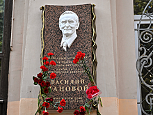 Видео, фото: на доме, где жил Василий Лановой, открыта мемориальная доска