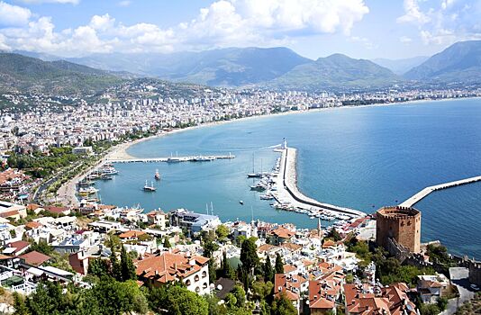 Турпоток иностранных туристов в Турцию сократился на 10%