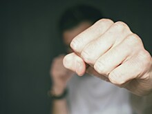 В Таиланде люди подрались в очереди за редкими сумками