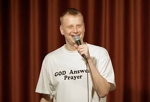 Уехавший в Европу популярный комик пожаловался на аннулированные визы