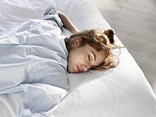 Врач подсказал необычные способы быстро уснуть в жару