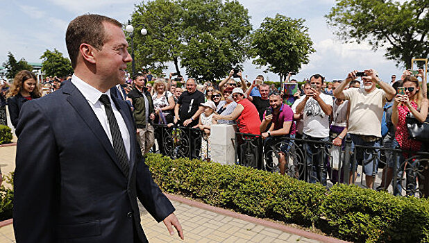 Медведев заявил о наличии автомобиля в каждой российской семье