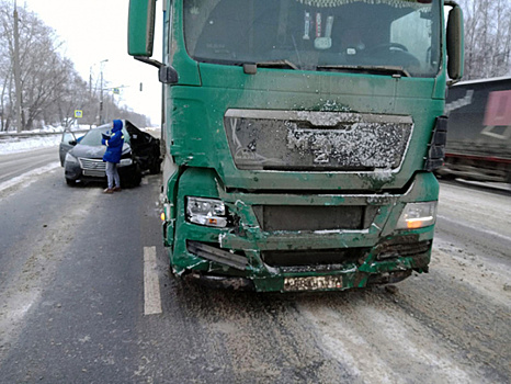 В ДТП с грузовиком в Рязани погиб 64-летний водитель автомобиля Nissan