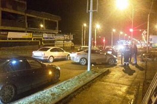 В Ставрополе на улице Серова из-за пьяного водителя столкнулись пять машин