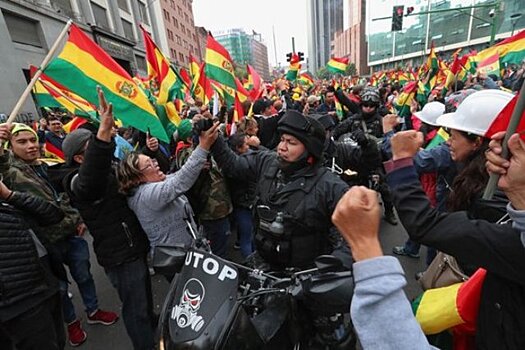 Моралес призвал "остановить резню" в Боливии