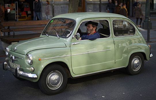Кабриолет SEAT 600 возрождается после 25 лет простоя