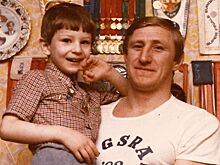 «Перед Играми в Москве он хотел уйти из команды. Мама удержала». Интервью сына чемпиона ОИ Владимира Акимова