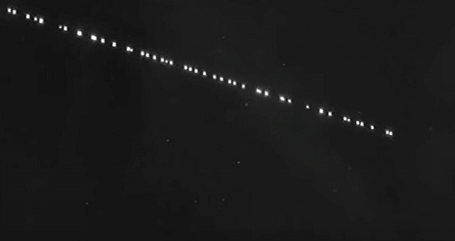 В небе над Новосибирском пролетела колонна спутников Илона Маска