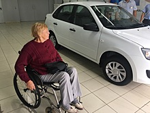 «В транспорте я многим мешаю»: четыре истории ярославцев-инвалидов, получивших новые машины