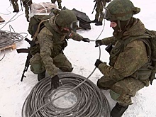 В Подмосковье участникам СВО торжественно передали необходимое ремонтное оборудование