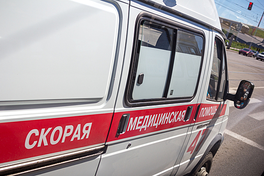 Металлическая балка насмерть придавила рабочего на стройке в Ленинградской области