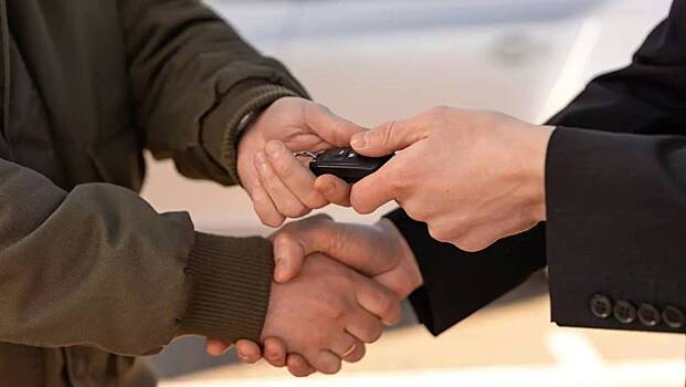 В России резко выросли продажи битых машин