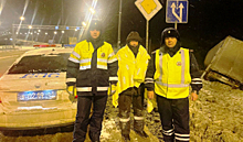 Новгородские автоинспекторы помогли замерзавшему водителю большегруза из Саратовской области, попавшему в ДТП на федеральной автодороге