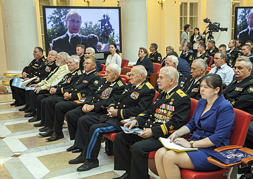 Курсанты военно-морских вузов Санкт-Петербурга, Севастополя, Владивостока и Калининграда приняли участие в Дне знаний в Президентской библиотеке