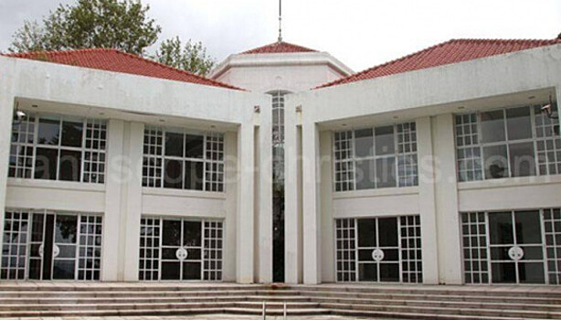 Четыре спаленки и обшарпанный бассейн: самый дорогой дом в мире продают за 30 миллиардов рублей