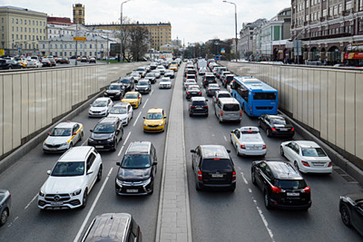 7‑балльные пробки образовались на дорогах Москвы